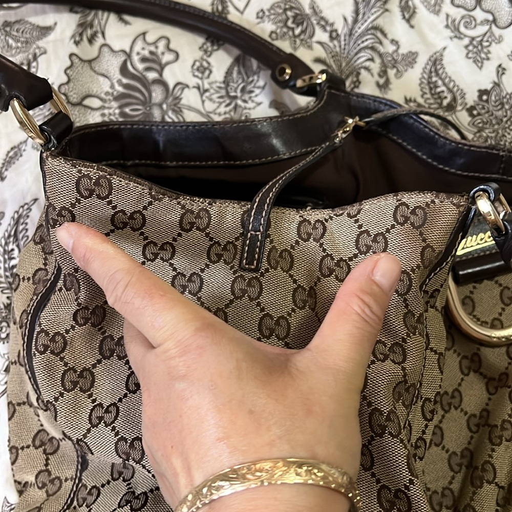 Vintage Gucci Shoulder Bag. Come with free wallet - Picture 14 of 16